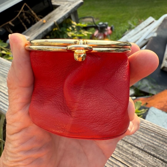 Vintage Red With Rose Pop Up Snap Clasp Change Purse - Picture 2 of 9